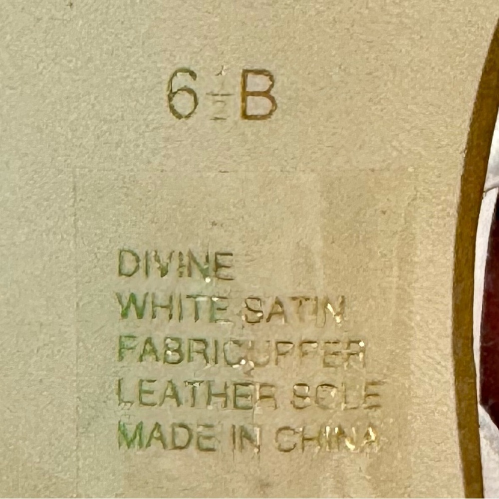 DYEABLES Divine White Satin Slingback Kitten Heels Leather Sole (6.5B) - Picture 4 of 15